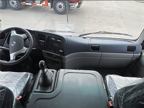 डीजल 170HP पावर कस्टम ऑफ रोड मिलिट्री व्हीकल्स 4x4 बस 6m बॉडी 17 सीट्स