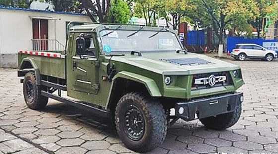 कमिंस इंजन 4x4 कस्टम ऑफ रोड मिलिट्री व्हीकल्स 190hp हाई मोबिलिटी हैंडलिंग