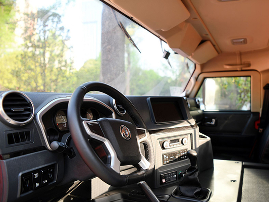 कमिंस इंजन 4x4 कस्टम ऑफ रोड मिलिट्री व्हीकल्स 190hp हाई मोबिलिटी हैंडलिंग
