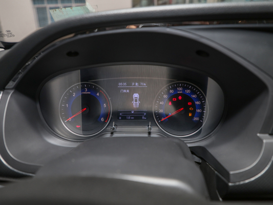 डोंगफेंग रियर ड्राइव 2WD पिकअप ट्रक डीजल इंजन 165HP 2.4L YUCHAI इंजन
