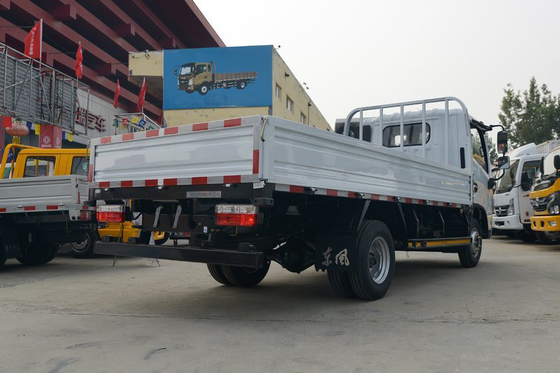 फ्रेट लॉजिस्टिक्स के लिए 3800 मिमी व्हीलबेस लेफ्ट ड्राइव ट्रक एएमटी ट्रांसमिशन 4x2