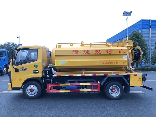 3308mm व्हीलबेस नगर स्वच्छता ट्रक 6MT वैक्यूम सक्शन सीवेज ट्रक